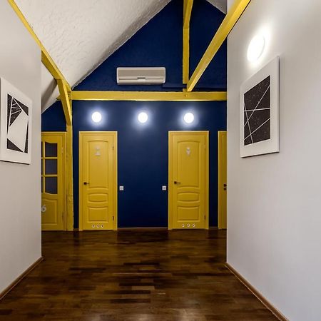 Park Plus Hostel Lviv Exteriör bild