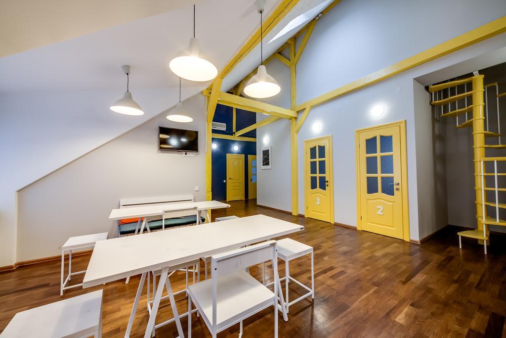 Park Plus Hostel Lviv Exteriör bild