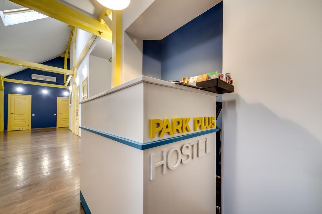 Park Plus Hostel Lviv Exteriör bild